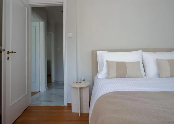 Acropolis Hideaway - Tranquil Retreat In Plaka