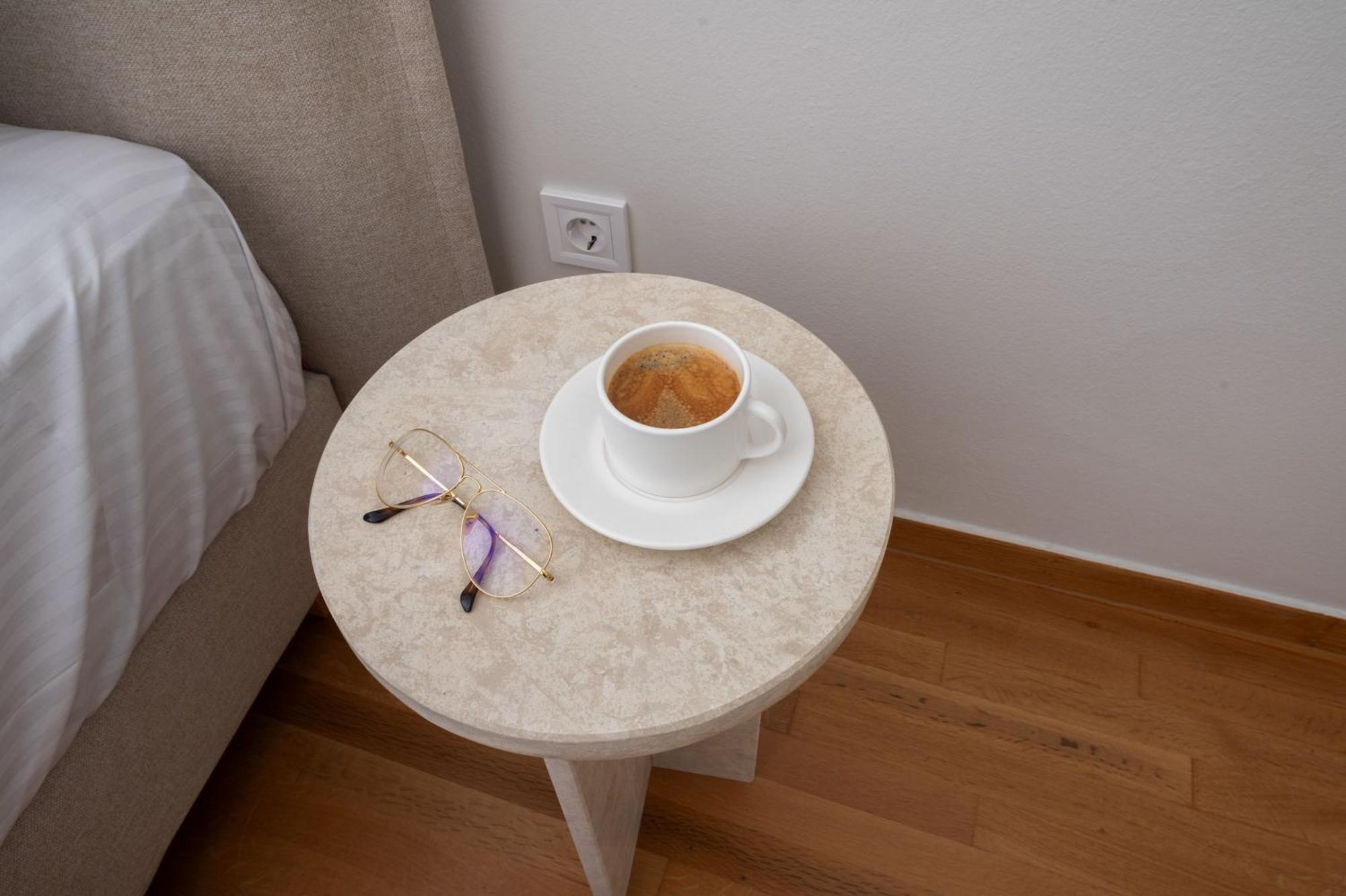 Acropolis Hideaway - Tranquil Retreat In Plaka Apartment